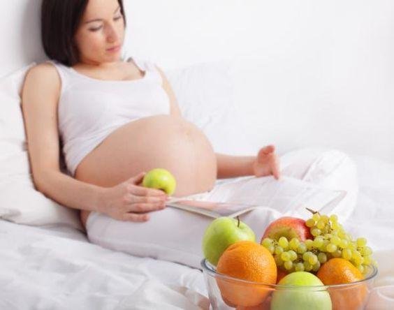 Đau đầu khi mang thai 3 tháng giữa có sao không?